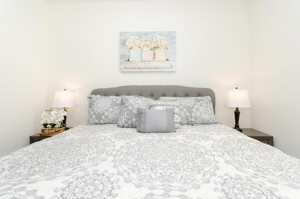 Cozy One Bedroom With Rooftop Pool And Hollywood Sign View *